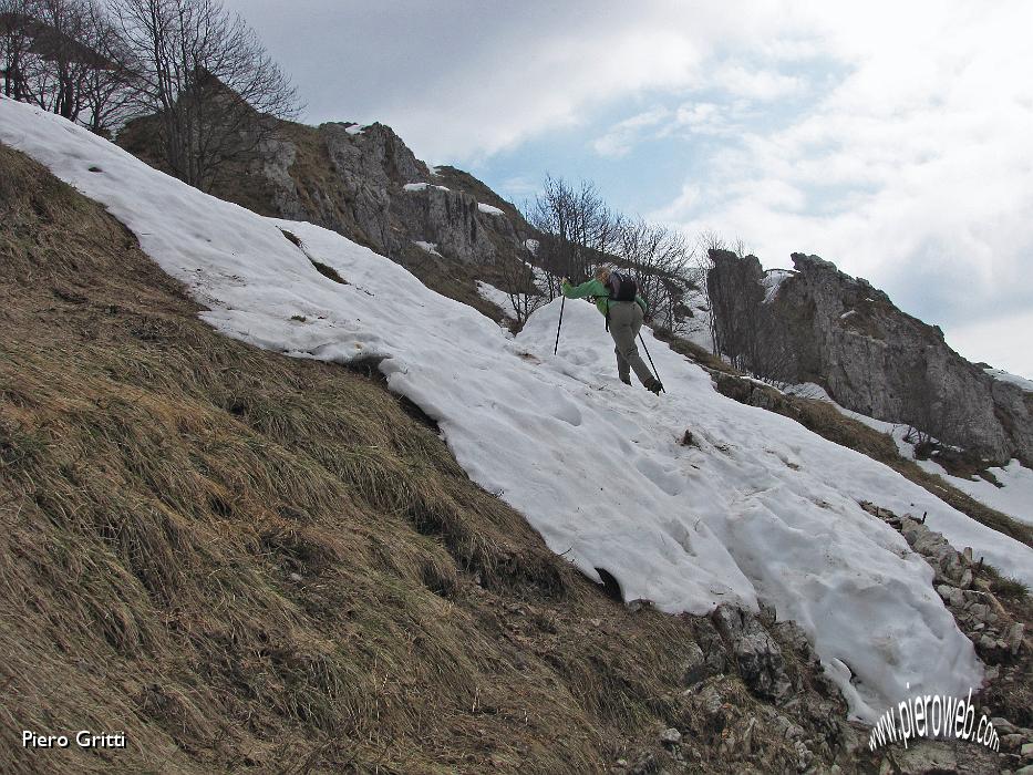 62 In ripida risalita su neve rammollita.jpg